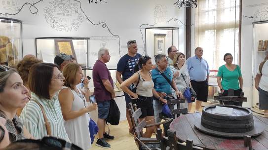 Turisti sa Kipra u Muzeju vinarstva i vinogradarstva